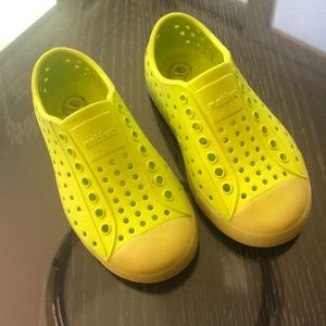 Natives (neon) glow in the dark